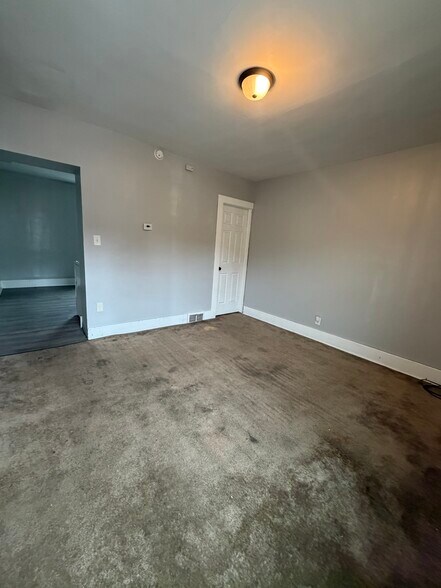 living room - 1305 Airbrake Ave