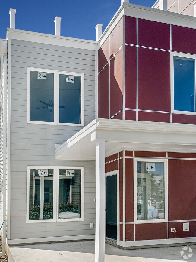 Building Photo - Fantastic Corner Unit! 2 Bedroom, 2 Bathro...