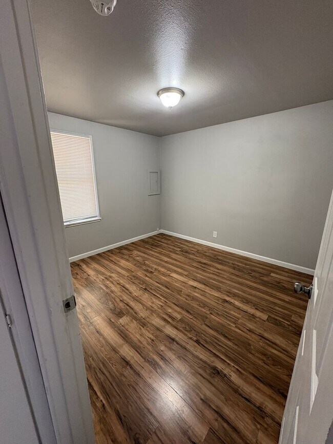 Building Photo - Cite 2 bedroom 1 bathroom Duplex