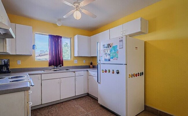 Building Photo - Charming three bedroom - two bathroom GREA...