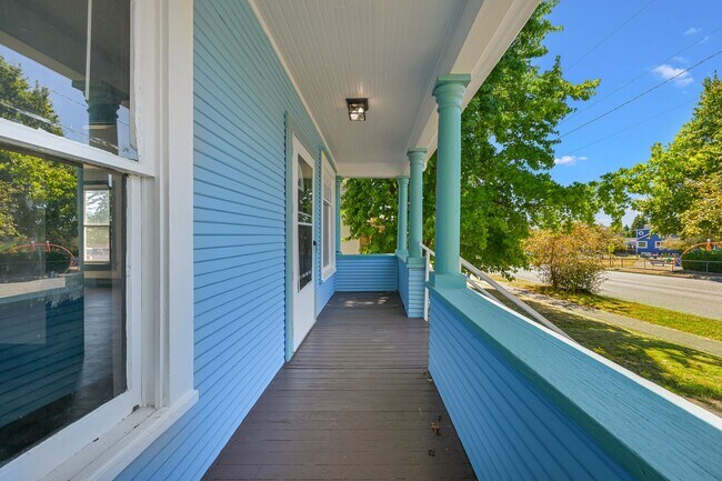 Building Photo - 4 Bedroom Home for Rent! Remodeled Home wi...