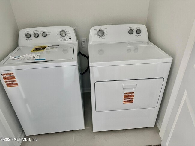 Building Photo - 181 Brandon Lks Dr