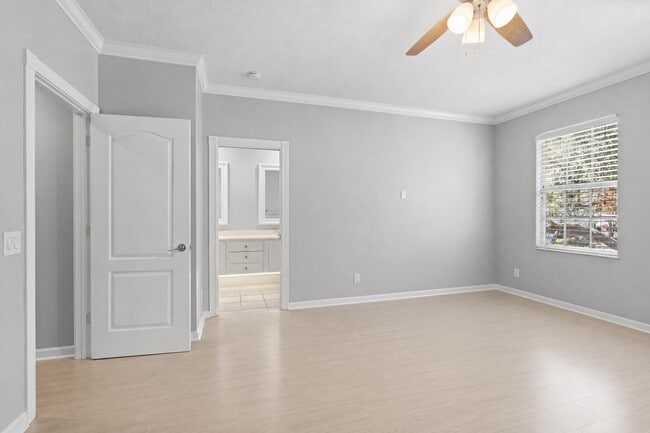 Building Photo - 246 Iris Dr