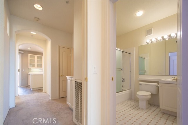 Building Photo - 15 Riva Dr