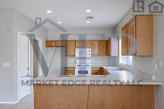 Building Photo - 3Bed/2Bath Home w/2 Car Gar-Maricopa! $199...