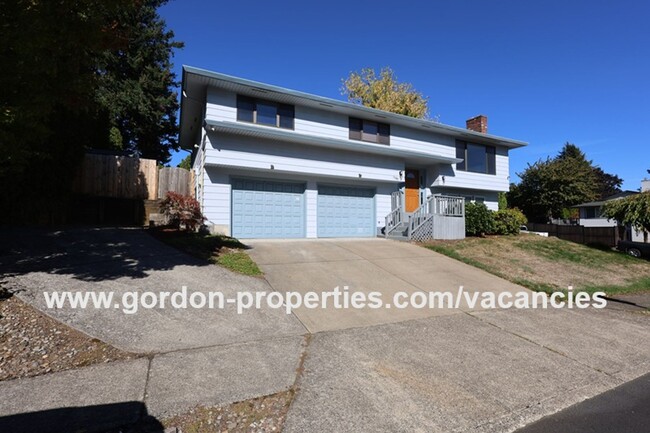 Building Photo - $2,495.00 - NE 27th St - Gresham 4 bedroom...