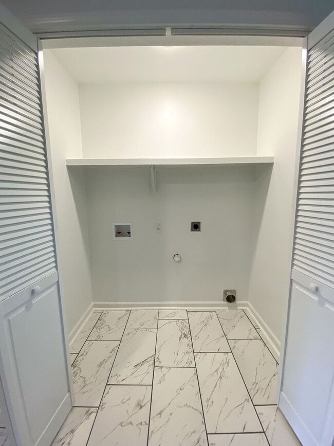 Building Photo - 4 bedroom, 2 bathroom in Southaven recentl...