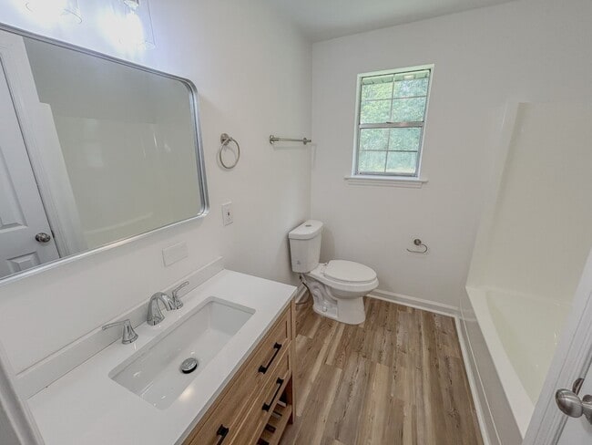 Building Photo - Now Leasing – Fully Renovated Home in Guntersville!