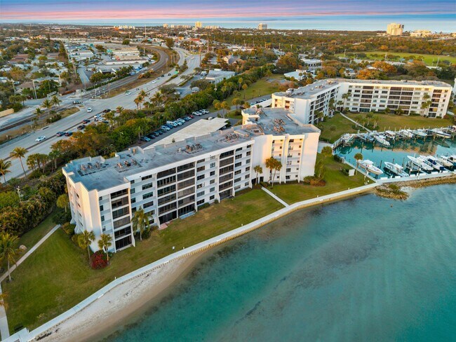 Building Photo - 1542 Jupiter Cove Dr