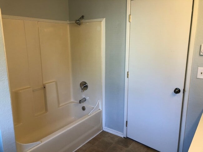 Building Photo - 1 bedroom apartment in Springfield!