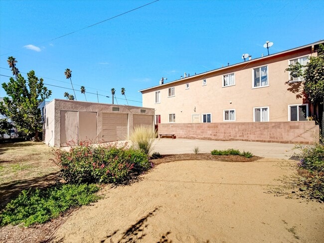 Building Photo - 243 N Berendo St