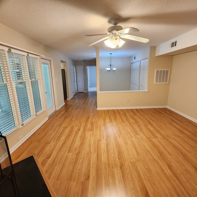Building Photo - 2831 Edridge Ct