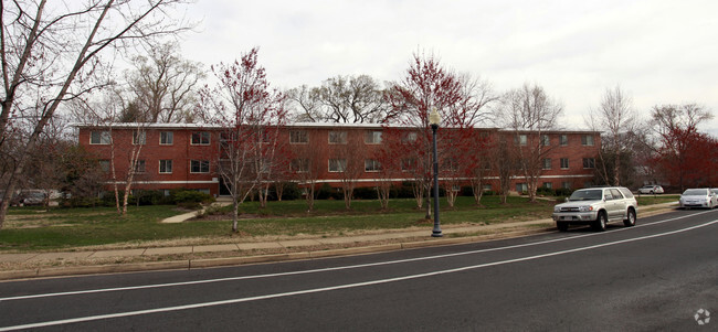 Building Photo - Walter Reed Apartments