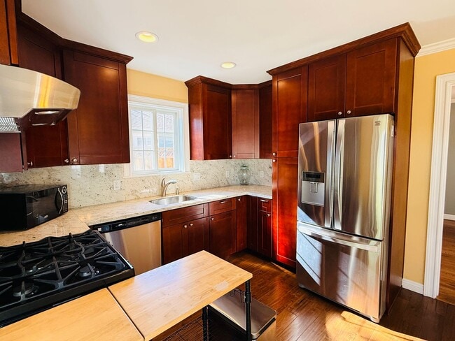 Building Photo - Great 1 Bedroom Home With In Unit Laundry and Private Patio in Menlo Park