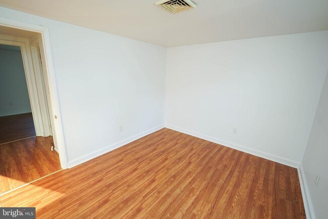 Building Photo - 33372 River View Ave