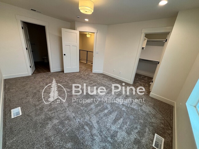 Building Photo - 2398 Caliber Pl