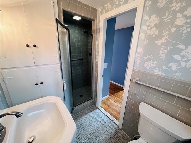 Building Photo - 93 Grand View Dr