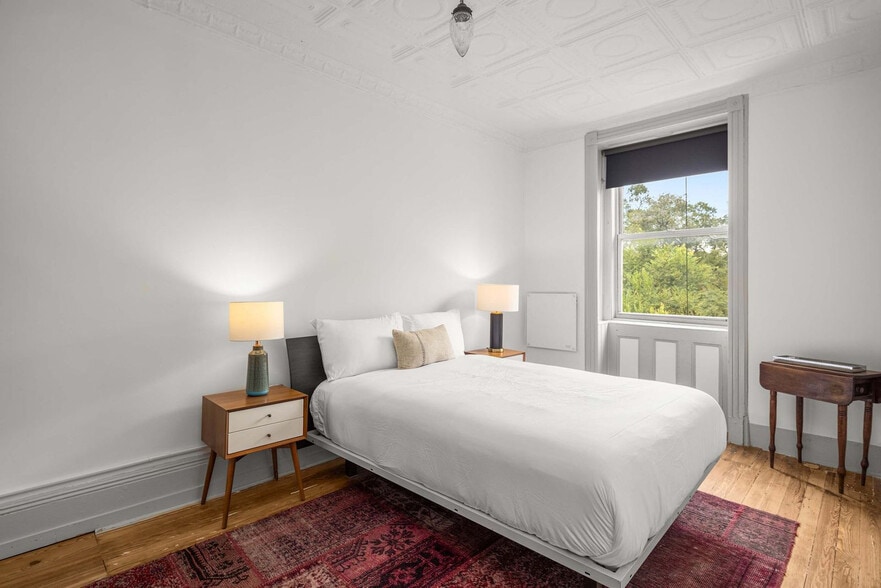 Building Photo - 185 E Broadway