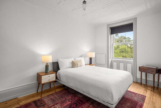 Building Photo - 185 East Broadway-SI ID1330811P