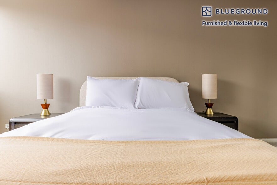 Building Photo - 901 S Ashland Ave