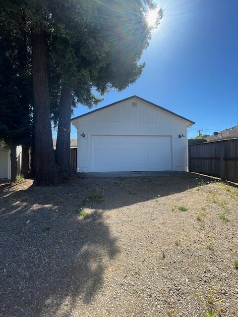 Building Photo - 1020 Stony Glen Ln