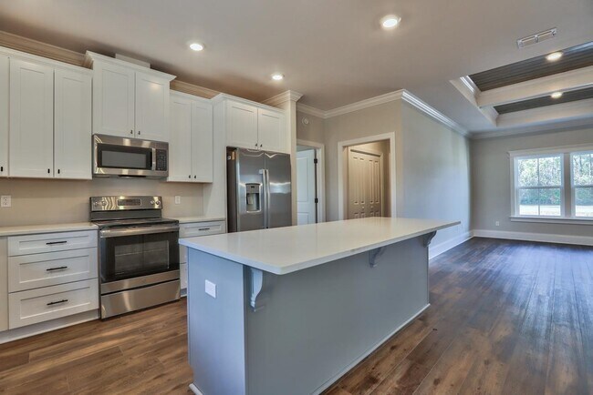 Building Photo - 43 Sarlan Garden Dr