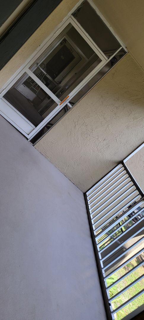 Building Photo - Large one bedroom condo