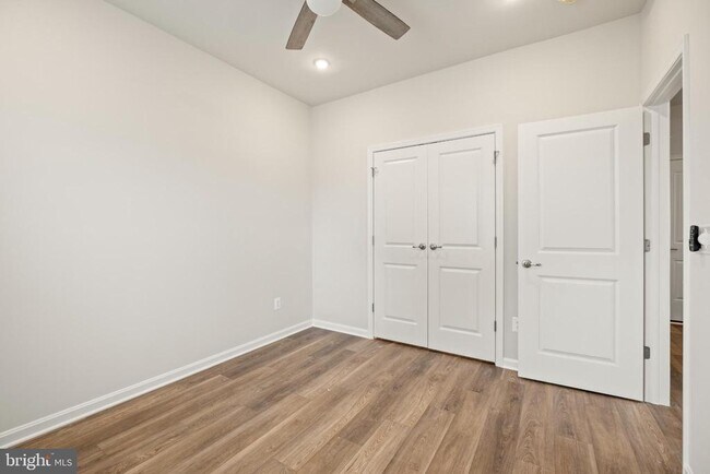 Building Photo - 148 Huntwell W Ave