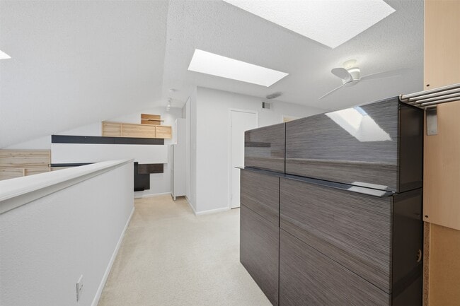 Building Photo - 10855 Meadowglen Ln