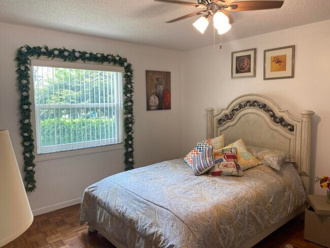 Building Photo - 1121 Cactus Terrace