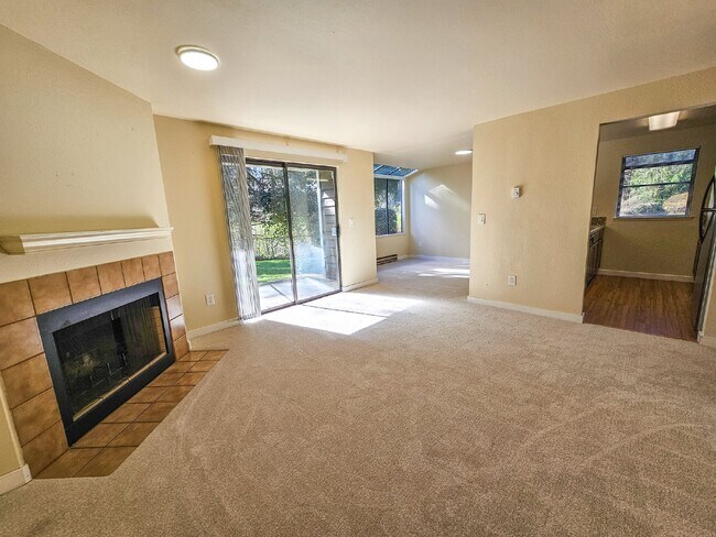 Building Photo - Coming Soon. Floor Level 2bed/2bath condo....