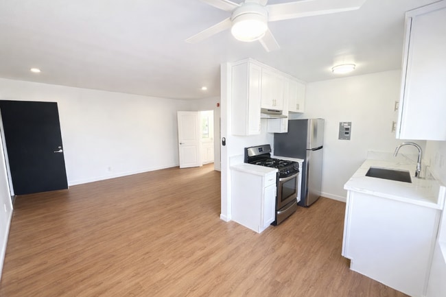 Building Photo - 333 Vernon Ave