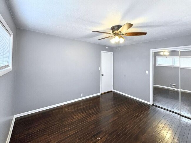 Building Photo - Spacious 4-Bedroom Home in a Prime Locatio...