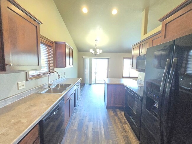 Building Photo - East Sioux Falls 4 Bed, 3 Bath Walkout Twi...