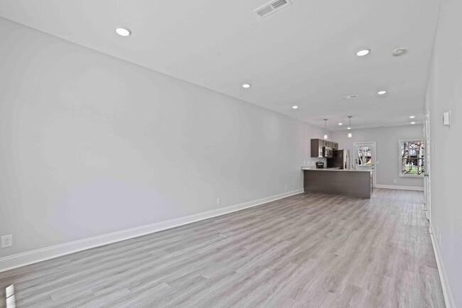Building Photo - 15 Highland Blf Wy