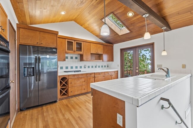 Building Photo - 4Bd/2.75Ba Seattle House