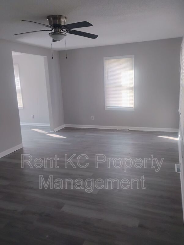 Building Photo - 6021 N Topping Ave