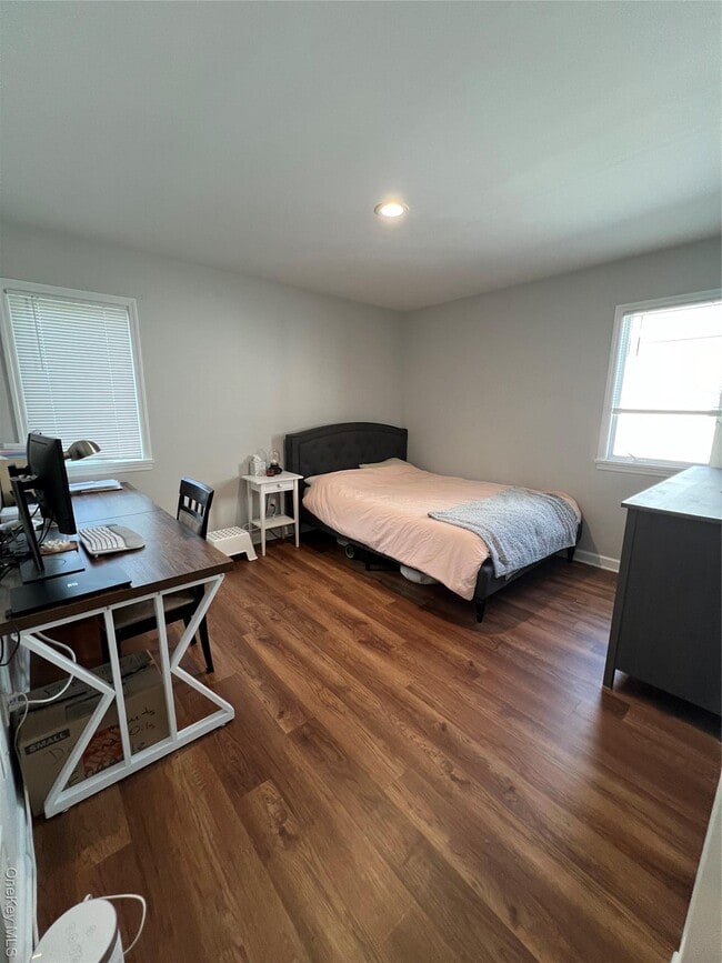 Building Photo - 31 B Marwood Rd N