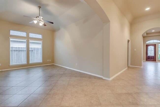 Building Photo - 5615 Stoneridge Ct