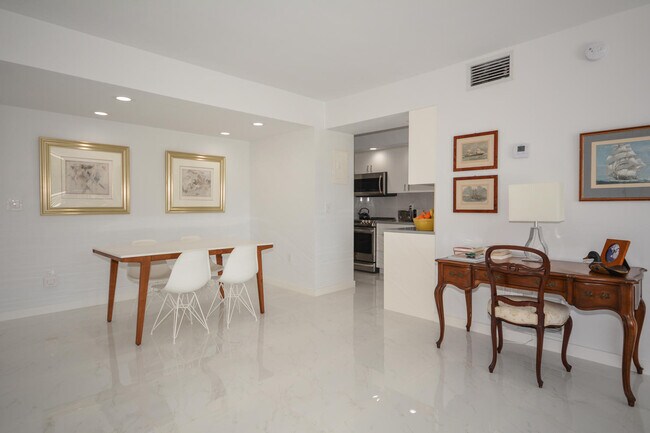 Building Photo - 2780 S Ocean Blvd