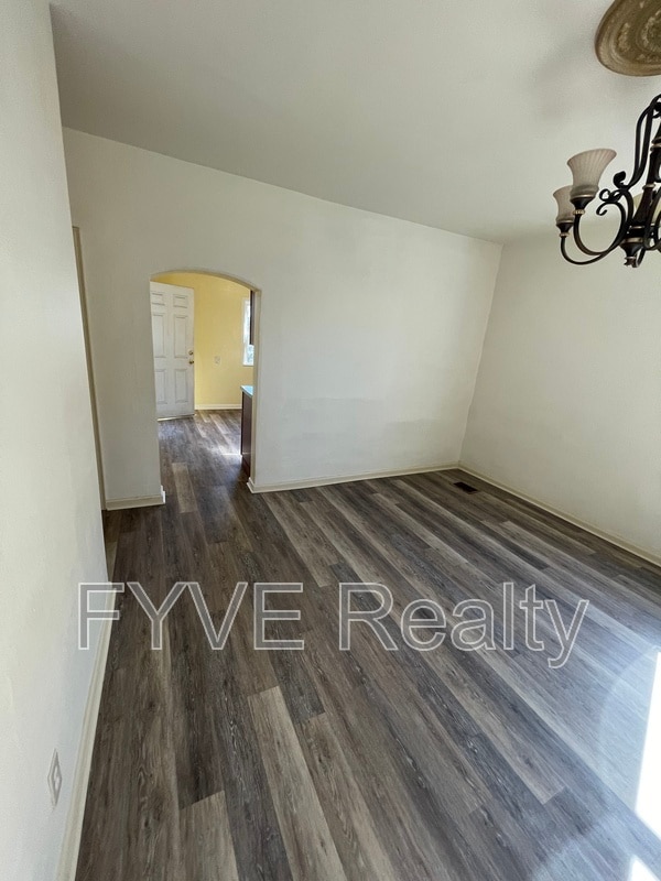 Building Photo - 489 Norton St