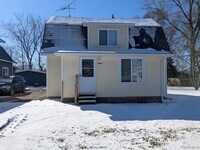 Building Photo - 2050 E Scottwood Ave