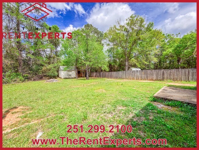 Building Photo - 9760 Royal Woods Dr N