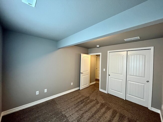 Building Photo - 1843 Ruddlesway Dr