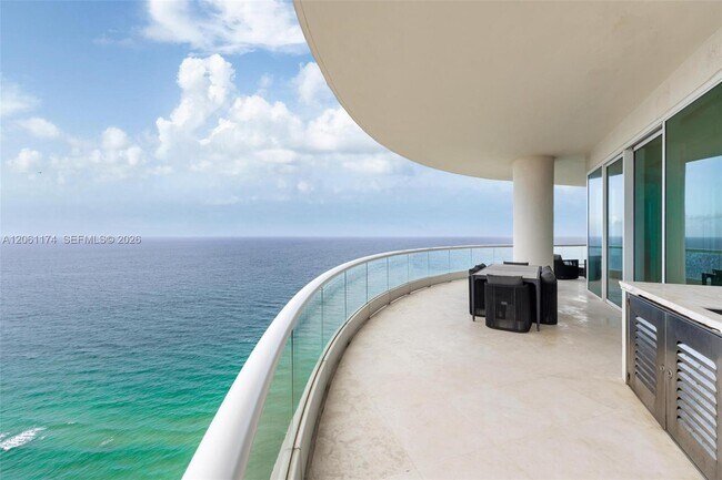 Building Photo - 16051 Collins Ave