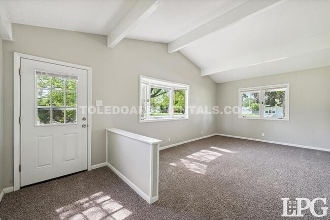Building Photo - 804 Village Trail