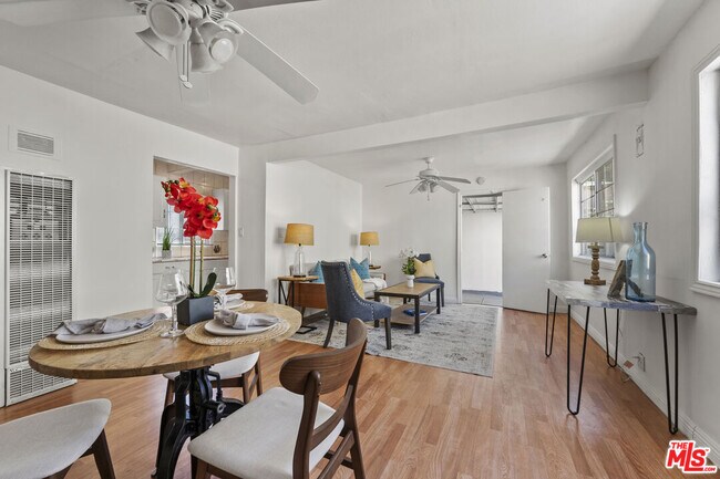 Building Photo - 1114 S La Peer Dr