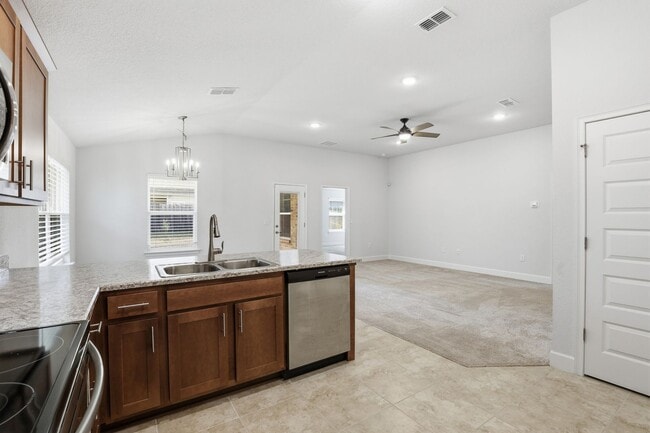 Building Photo - Newer Home in Alachua's Savannah Station