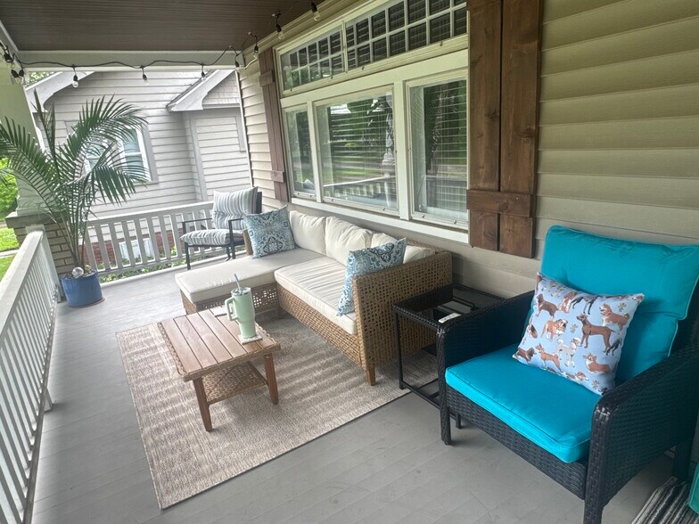 Building Photo - 17640 Larchwood Ave