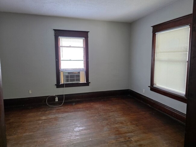 Building Photo - 1705 Gillette St